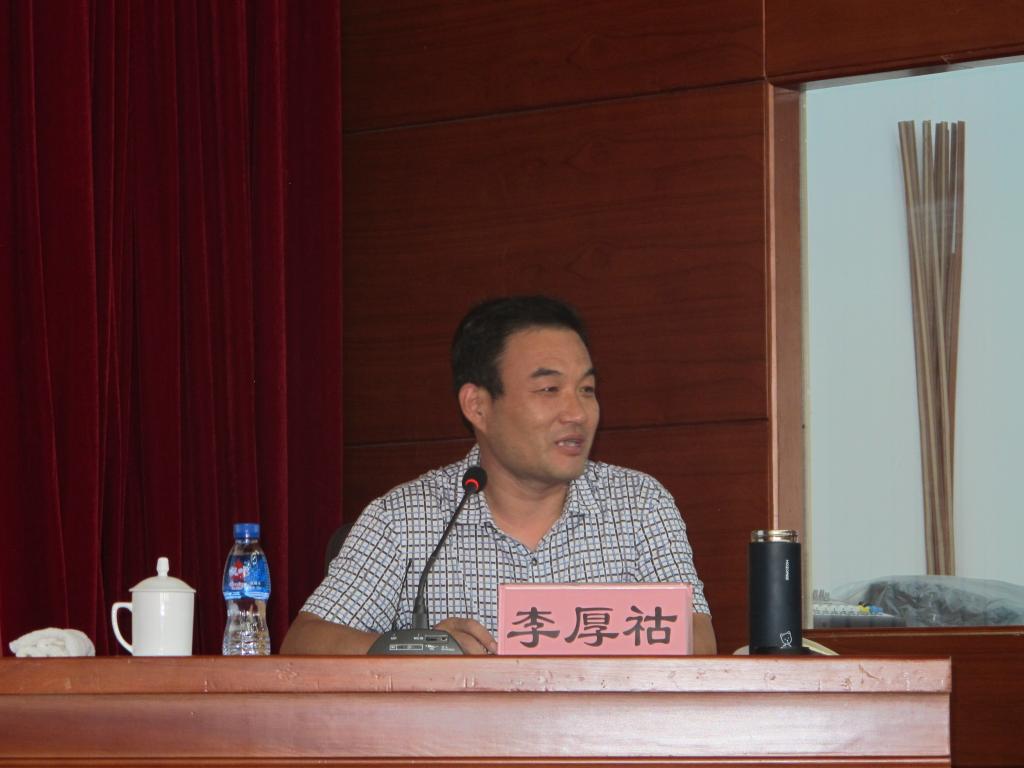 省高校“概论”课教指委委员、淄博师范专科学校李厚祜教授主持“概论”课教学展示活动
